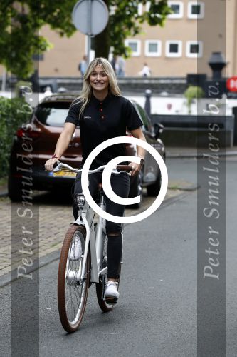 Amsterdam 14 juni 2016
Presentatie electrische fiets van het merk BESV met Estavana Polman. CEO Andy Su is ook aanwezig bij de presentatie in het Amstel Hotel.