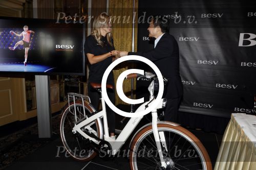 Amsterdam 14 juni 2016
Presentatie electrische fiets van het merk BESV met Estavana Polman. CEO Andy Su is ook aanwezig bij de presentatie in het Amstel Hotel.