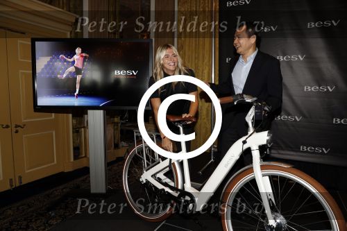 Amsterdam 14 juni 2016
Presentatie electrische fiets van het merk BESV met Estavana Polman. CEO Andy Su is ook aanwezig bij de presentatie in het Amstel Hotel.