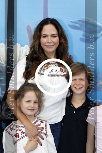 Amsterdam 22 juni 2016 
Premiere finding Dory in theater Amsterdam.
Evelyn Struik met haar kinderen
