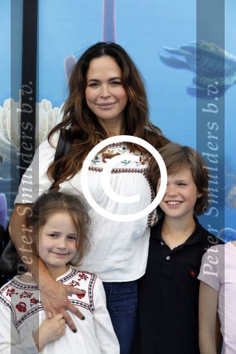 Amsterdam 22 juni 2016 
Premiere finding Dory in theater Amsterdam.
Evelyn Struik met haar kinderen