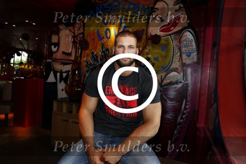 Amsterdam 23 juni 2016
Annette de Vries interviewt Casper van Dien en Florian Munteanu bij the harbour club.
Varol Porsemay heeft ze naar nederland gehaald.