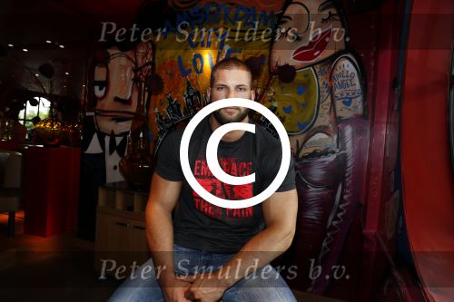 Amsterdam 23 juni 2016
Annette de Vries interviewt Casper van Dien en Florian Munteanu bij the harbour club.
Varol Porsemay heeft ze naar nederland gehaald.