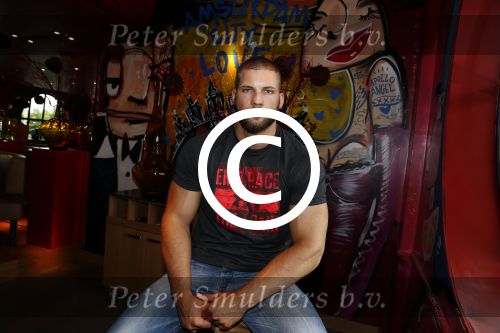 Amsterdam 23 juni 2016
Annette de Vries interviewt Casper van Dien en Florian Munteanu bij the harbour club.
Varol Porsemay heeft ze naar nederland gehaald.