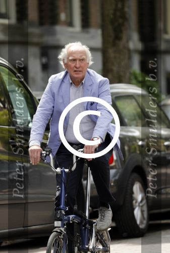 Amsterdam 10 jnuni 2016
Fred Oster op de fiets in A~msterdam zuid.