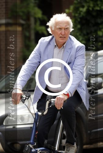 Amsterdam 10 jnuni 2016
Fred Oster op de fiets in A~msterdam zuid.