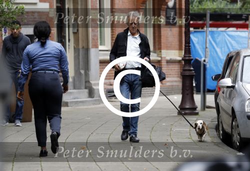 Amsterdam 13 juni 2016
Hans v Willigenburg laat zijn hond uit.