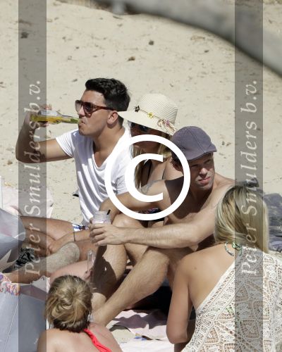 ibiza 27 juni 2016 
Stranddag van Nick en Kirsten Schilder de dag na hun trouwen bij el chirinquito.
Aanwezig oa Jan en Liza Smit Simon en Annemarie Keizer Jaap Kwakman met vriendin Aloys Buys met vriendin Jaap Reesema