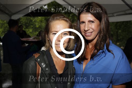 Amsterdam 20 juni 2016
Boekpresentatie Isa Hoes en Vlinder Kmaerling in het blauwe theehuis in het vondelpark.
Liesbeth kamerling