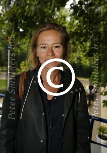 Amsterdam 20 juni 2016
Boekpresentatie Isa Hoes en Vlinder Kmaerling in het blauwe theehuis in het vondelpark.
Liesbeth kamerling