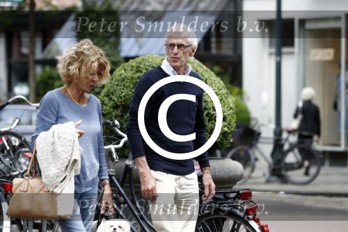 Amsterdam 10 juni 2016 
Manfred de Graaf met een vriendin op een terras in amsterdam zuid.