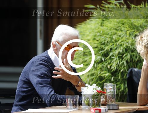 Amsterdam 10 juni 2016 
Manfred de Graaf met een vriendin op een terras in amsterdam zuid.