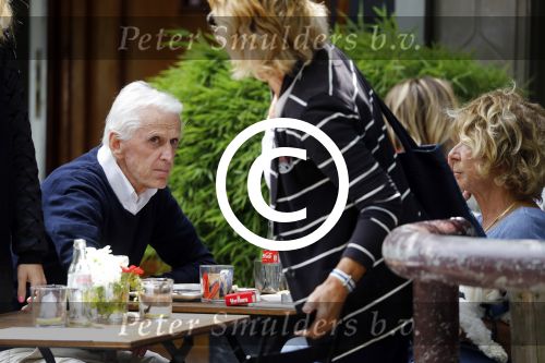 Amsterdam 10 juni 2016 
Manfred de Graaf met een vriendin op een terras in amsterdam zuid.