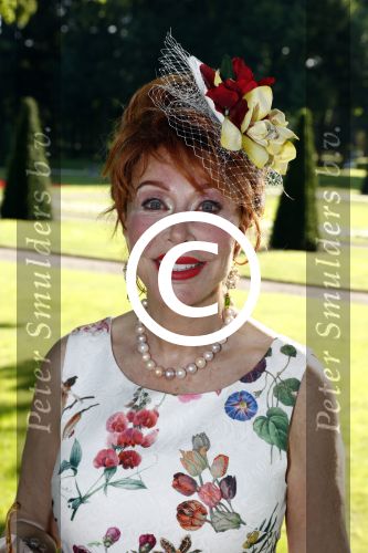 Haarzuilens 22 juni 2016
Haringparty op kasteel Haarzuilens. Marijke Helwegen met man