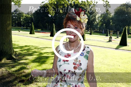 Haarzuilens 22 juni 2016
Haringparty op kasteel Haarzuilens. Marijke Helwegen met man
