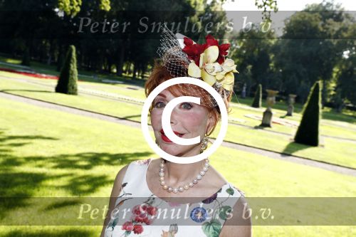 Haarzuilens 22 juni 2016
Haringparty op kasteel Haarzuilens. Marijke Helwegen met man