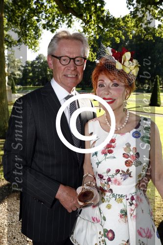 Haarzuilens 22 juni 2016
Haringparty op kasteel Haarzuilens. Marijke Helwegen met man