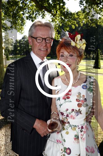 Haarzuilens 22 juni 2016
Haringparty op kasteel Haarzuilens. Marijke Helwegen met man