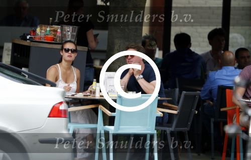 Amsterdam 7 juni 2016
Martijn Krabbe en zijn vriendin Noi Pakon op terras bij Loetje.