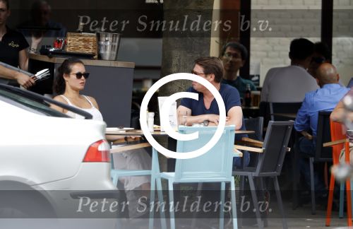 Amsterdam 7 juni 2016
Martijn Krabbe en zijn vriendin Noi Pakon op terras bij Loetje.