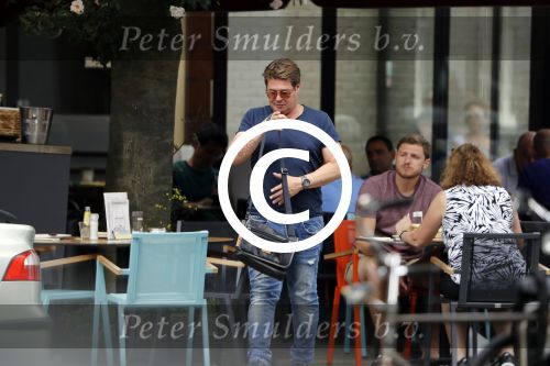 Amsterdam 7 juni 2016
Martijn Krabbe en zijn vriendin Noi Pakon op terras bij Loetje.