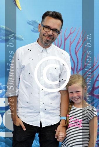 Amsterdam 22 juni 2016 
Premiere finding Dory in theater Amsterdam. Michiel Veenstra met vrouw en kinderen