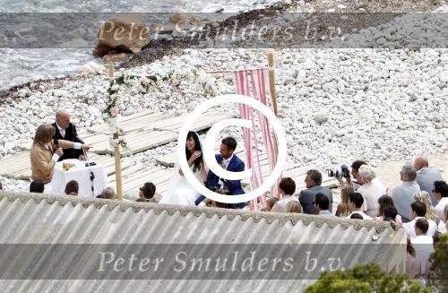 Ibiza 26 juni 2016
Nick en Kirsten Schilder trouwen op het strand van ses Boques ( es cubells) op ibiza. Ruben Nicolai doet zijn duitse act