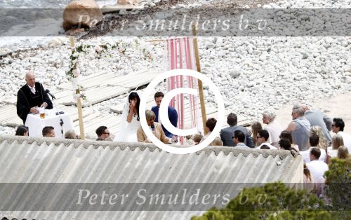 Ibiza 26 juni 2016
Nick en Kirsten Schilder trouwen op het strand van ses Boques ( es cubells) op ibiza. Ruben Nicolai doet zijn duitse act