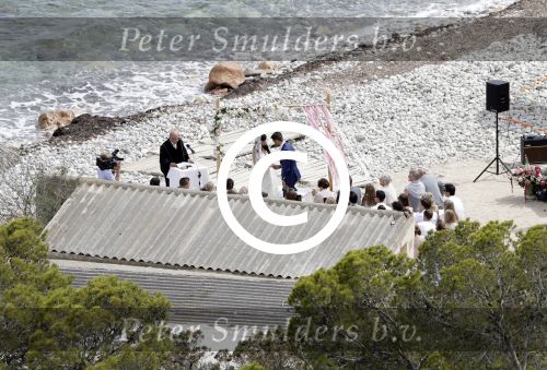 Ibiza 26 juni 2016
Nick en Kirsten Schilder trouwen op het strand van ses Boques ( es cubells) op ibiza.