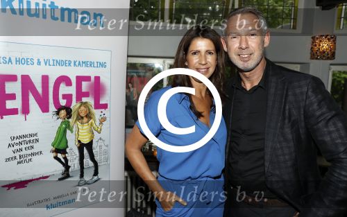 Amsterdam 20 juni 2016
Boekpresentatie Isa Hoes en Vlinder Kmaerling in het blauwe theehuis in het vondelpark. Isa met broer Onno Hoes