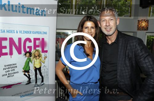 Amsterdam 20 juni 2016
Boekpresentatie Isa Hoes en Vlinder Kmaerling in het blauwe theehuis in het vondelpark. Isa met broer Onno Hoes