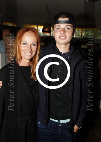 Amsterdam 20 juni 2016
Boekpresentatie Isa Hoes en Vlinder Kmaerling in het blauwe theehuis in het vondelpark.
Patty Zomer met zoon