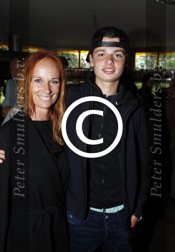 Amsterdam 20 juni 2016
Boekpresentatie Isa Hoes en Vlinder Kmaerling in het blauwe theehuis in het vondelpark.
Patty Zomer met zoon