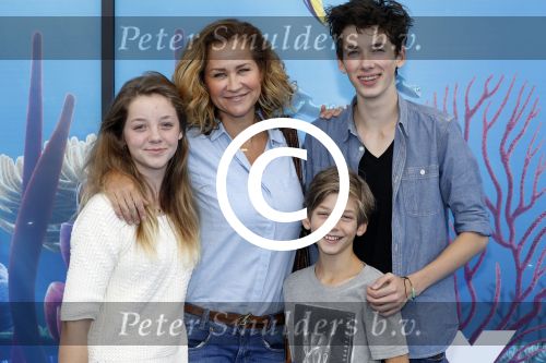 Amsterdam 22 juni 2016 
Premiere finding Dory in theater Amsterdam. paulien Huizinga met haar kinderen Paul Myrthe en Pieter