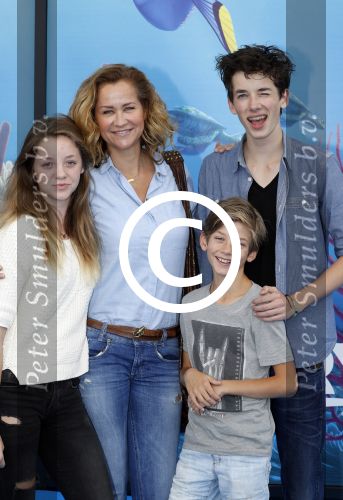 Amsterdam 22 juni 2016 
Premiere finding Dory in theater Amsterdam. paulien Huizinga met haar kinderen Paul Myrthe en Pieter