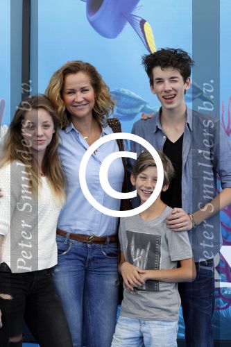 Amsterdam 22 juni 2016 
Premiere finding Dory in theater Amsterdam. paulien Huizinga met haar kinderen Paul Myrthe en Pieter
