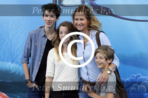 Amsterdam 22 juni 2016 
Premiere finding Dory in theater Amsterdam. paulien Huizinga met haar kinderen Paul Myrthe en Pieter
