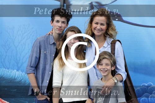Amsterdam 22 juni 2016 
Premiere finding Dory in theater Amsterdam. paulien Huizinga met haar kinderen Paul Myrthe en Pieter