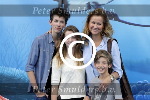 Amsterdam 22 juni 2016 
Premiere finding Dory in theater Amsterdam. paulien Huizinga met haar kinderen Paul Myrthe en Pieter