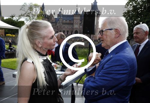 Haarzuilens 22 juni 2016
Haringparty op kasteel Haarzuilens. Pieter v Vollenhoven met Annette de Vries