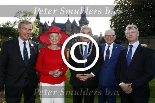 Haarzuilens 22 juni 2016
Haringparty op kasteel Haarzuilens. Mary Rost Onnes Burgemeester Jan v Zanen en Pieter v Vollenhoven