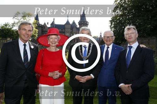 Haarzuilens 22 juni 2016
Haringparty op kasteel Haarzuilens. Mary Rost Onnes Burgemeester Jan v Zanen en Pieter v Vollenhoven