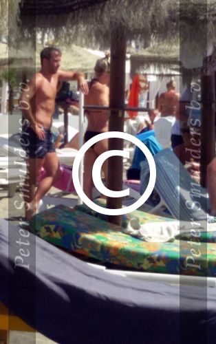 Carihuela bij Torremolinos, 23 Juni 2016  Rafel v d Vaart met zijn vriendin Estavana Polman