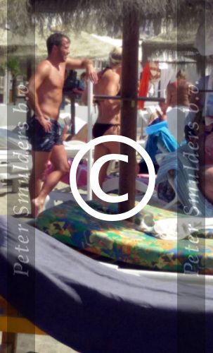 Carihuela bij Torremolinos, 23 Juni 2016  Rafel v d Vaart met zijn vriendin Estavana Polman