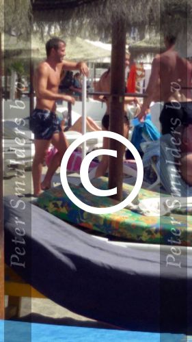 Carihuela bij Torremolinos, 23 Juni 2016  Rafel v d Vaart met zijn vriendin Estavana Polman