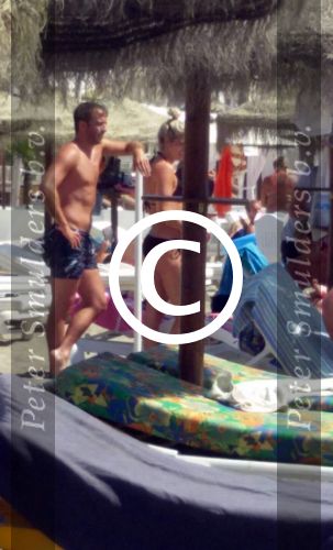 Carihuela bij Torremolinos, 23 Juni 2016  Rafel v d Vaart met zijn vriendin Estavana Polman