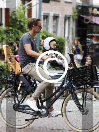 Amsterdam 22 juni 2016  
Ronald de Boer met zijn dochter op de fiets.
