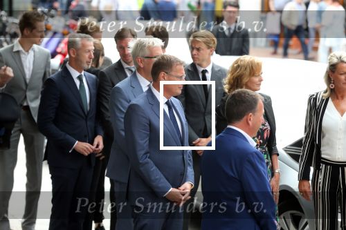 Den Bosch 123 juni 2018
Afscheidsdienst / begrafenis moeder Albert Verlinde . Onno Hoes draagt mede de kist.