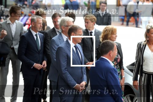 Den Bosch 123 juni 2018
Afscheidsdienst / begrafenis moeder Albert Verlinde . Onno Hoes draagt mede de kist.
