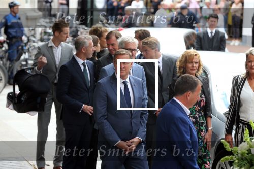Den Bosch 123 juni 2018
Afscheidsdienst / begrafenis moeder Albert Verlinde . Onno Hoes draagt mede de kist.